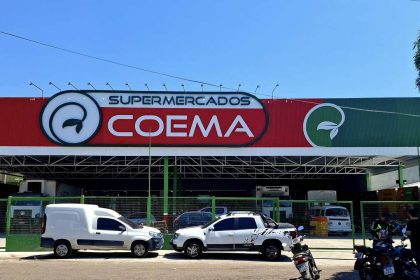 Fachada do Supermercados Coema com veículos estacionados.