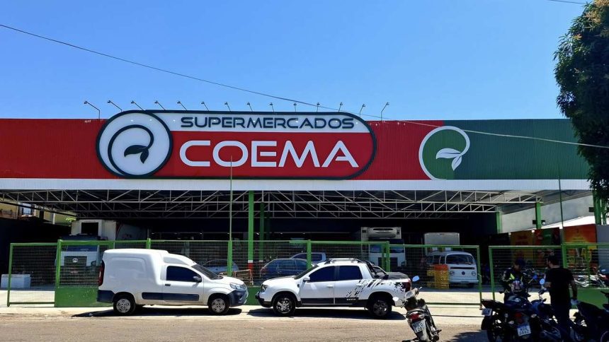 Fachada do Supermercados Coema com veículos estacionados.