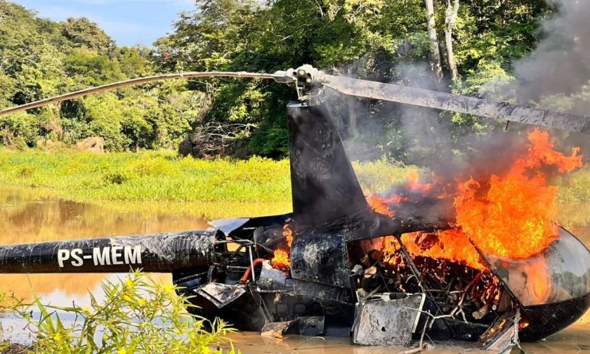Helicóptero em chamas após ação policial em Juruá