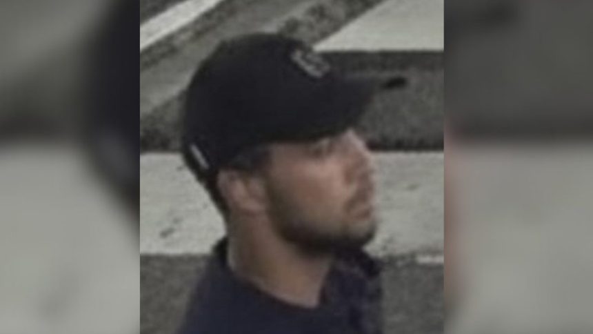 Homem de boné preto, suspeito de furto de veículo, procurado pela Polícia Civil.