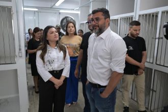 Joana Darc visita abrigo de animais como nova secretária.