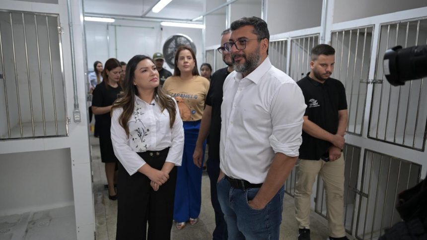 Joana Darc visita abrigo de animais como nova secretária.