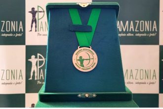 Medalha Grandes Amazonidas em estojo verde, evento no Hotel Ramada.