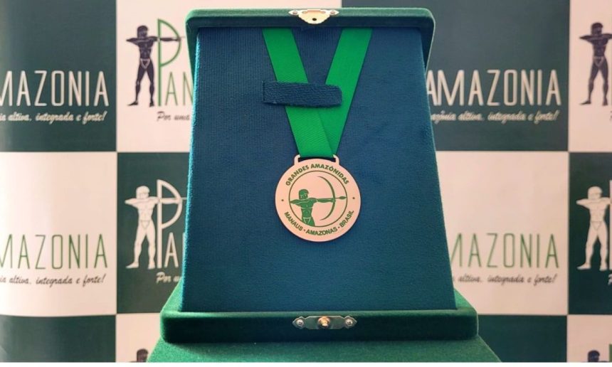 Medalha Grandes Amazonidas em estojo verde, evento no Hotel Ramada.