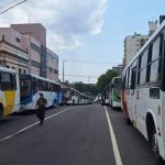 Ônibus parados em Manaus após fim de greve.