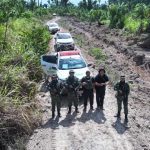 Operação Tamoiotatá 5: Veículos e equipe em mata, Amazonas.