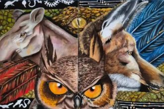 Pintura com animais: tapir, crocodilo, coruja e raposa com penas.