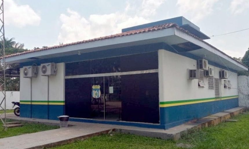 Prédio da polícia em Codajás, Amazonas, Brasil.