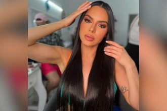 Tamires Assis, participante de A Fazenda 17, posando com maquiagem.