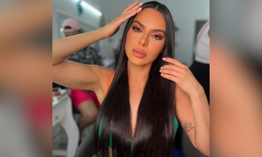 Tamires Assis, participante de A Fazenda 17, posando com maquiagem.