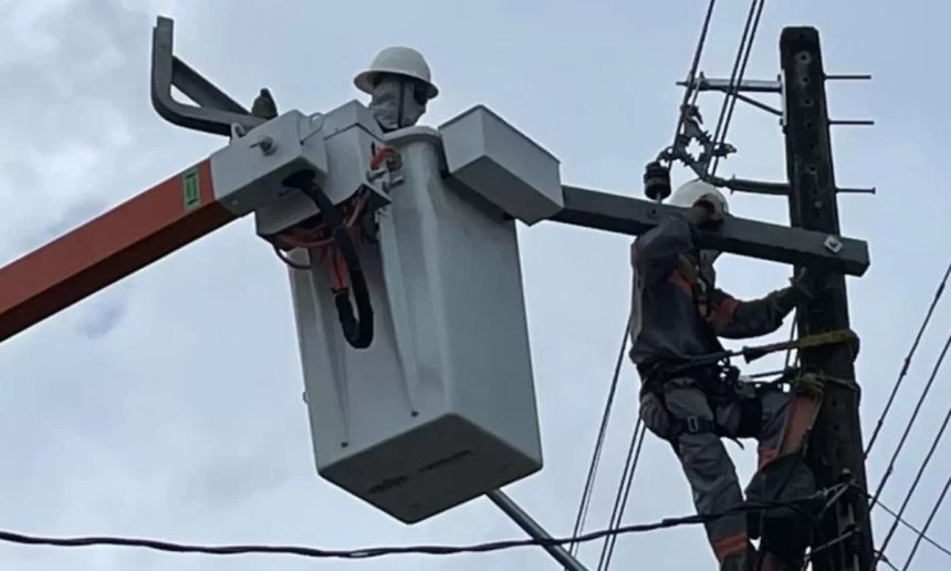 Manutenção na rede elétrica deixa 10 cidades do Amazonas sem energia nesta sexta