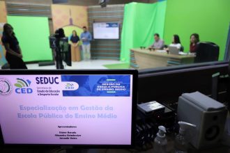 Tela de computador com informações sobre pós-graduação em gestão escolar da Seduc-AM.