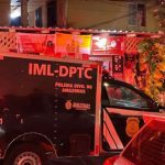 Veículo da polícia em cena de crime. IML-DPTC Polícia Civil do Amazonas.