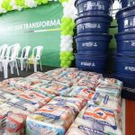 Wilson Lima entrega ajuda humanitária: cestas básicas e água para famílias em Canutama, Amazonas.