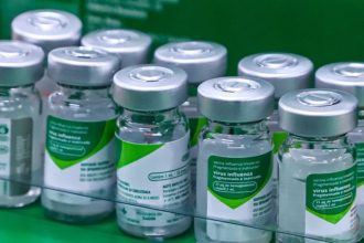 Manaus inicia distribuição de 300 mil doses da vacina contra Influenza