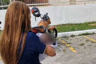 Bebê de um mês é resgatada das ruas com mãe usuária de drogas em Manaus
