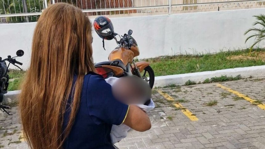 Bebê de um mês é resgatada das ruas com mãe usuária de drogas em Manaus