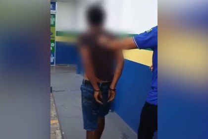 Homem é preso após ser flagrado pela esposa estuprando o próprio filho de 3 anos em Manaus