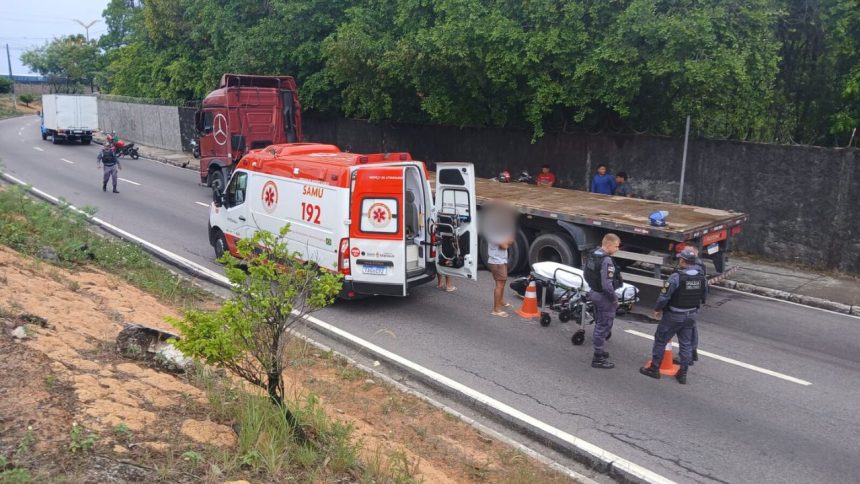 Acidente envolvendo motocicleta de app deixa duas pessoas feridas em Manaus