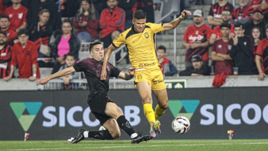 Athletico derrota o Amazonas e segue na disputa por vaga na Série A