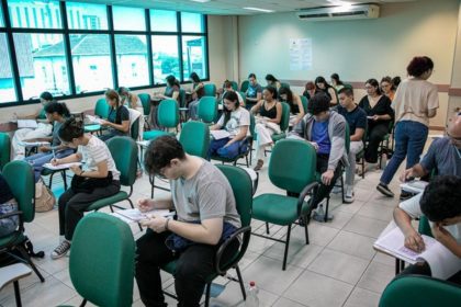 Mais de 11 mil candidatos não comparecem ao primeiro dia do Vestibular da UEA