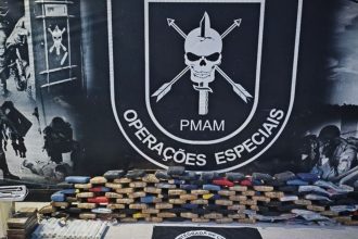 Carro é interceptado em estacionamento de supermercado em Manaus com 146 kg de drogas