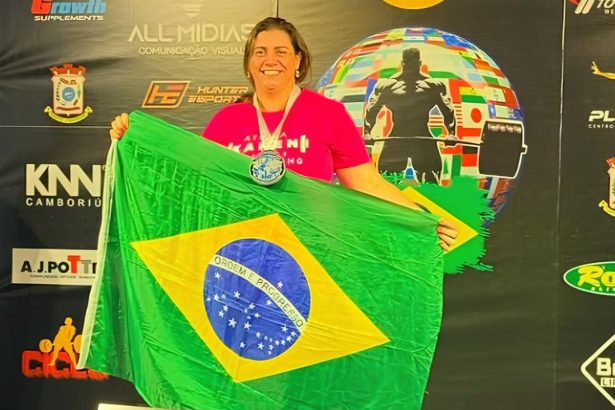 Atleta amazonense conquista título e recorde no Mundial de Powerlifting em Santa Catarina