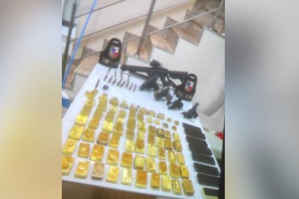 ROCAM apreende ouro, armas e celulares em ação no bairro Parque 10, em Manaus