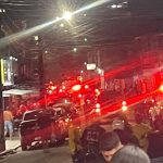 Confronto entre policiais e moradores é registrado durante abordagem na Compensa