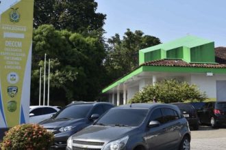 Homem é preso após ex descobrir rastreador em carro e ser seguida até delegacia em Manaus