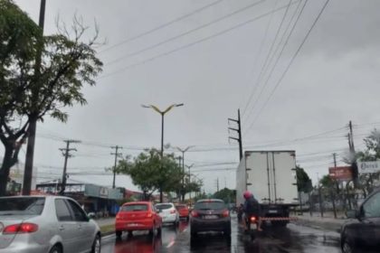Manaus registra forte chuva e Defesa Civil faz alerta para tempestades no interior do AM