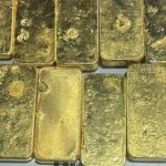 Uma caminhonete que transportava 10 quilos de ouro avaliados em aproximadamente R$ 7 milhões foi interceptada por equipes de fiscalização na BR-401