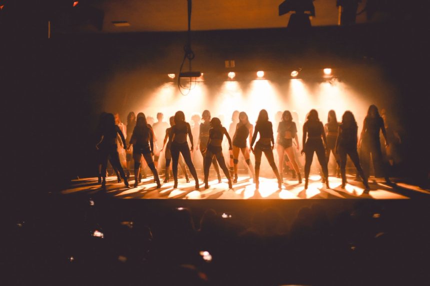 Espetáculo “Deliér” no Teatro La Salle em um palco de força, delírio e liberdade feminina