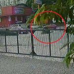 Acidente na Avenida Max Teixeira, com carro vermelho visível.