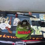 Apreensão de armas, drogas e dinheiro em Tefé, resultado de investigação sobre 'Tribunal do Crime'.