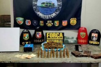 Apreensão de armas e drogas pela Polícia Militar do Amazonas em Coari (AM).