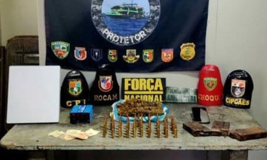 Apreensão de armas e drogas pela Polícia Militar do Amazonas em Coari (AM).
