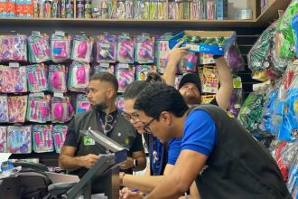 Apreensão de brinquedos irregulares antes do Dia das Crianças no Amazonas.