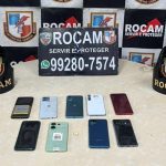 Apreensão de celulares e objetos pela ROCAM em Manaus após prisão de suspeitos.