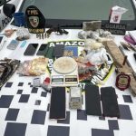Apreensão de drogas em Nova Olinda do Norte: skunk, armas, dinheiro e celulares.