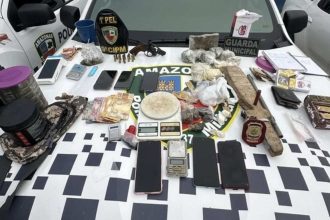 Apreensão de drogas em Nova Olinda do Norte: skunk, armas, dinheiro e celulares.