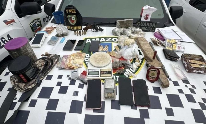 Apreensão de drogas em Nova Olinda do Norte: skunk, armas, dinheiro e celulares.