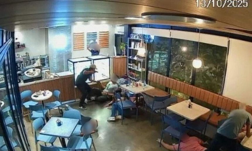 Câmera de segurança registra momento de assalto em cafeteria em Manaus.