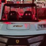Carro branco, possivelmente buggy, apreendido em Manaus após abordagem policial.