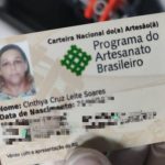 Carteira Nacional do Artesão em nome de Cinthya Cruz Leite Soares.
