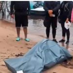 Corpo coberto na Praia do Açutuba após afogamento.