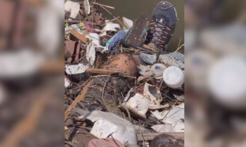 Corpo encontrado em igarapé em Manaus, envolto em lixo.