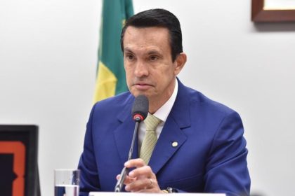 Deputado em audiência da CPI do INSS