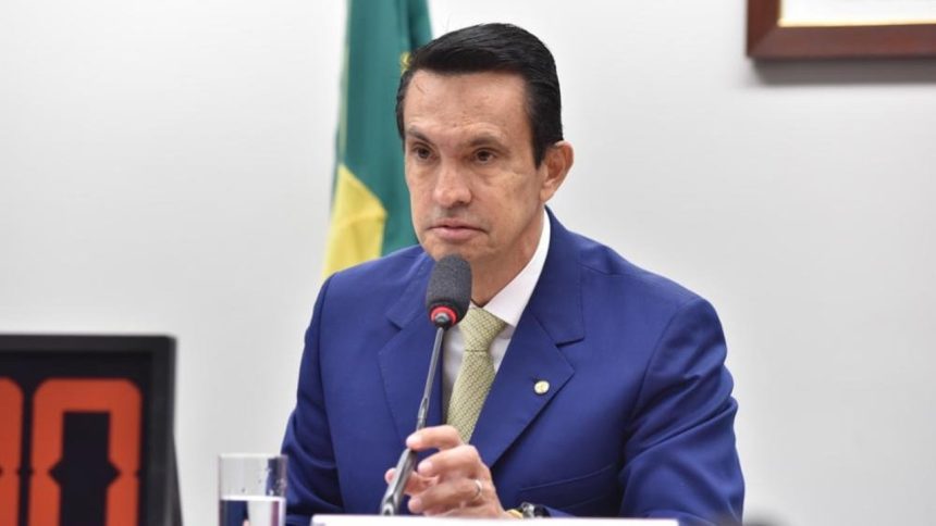 Deputado em audiência da CPI do INSS