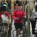 Dois homens armados em um ônibus, suspeitos de roubos em Manaus.